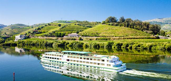 Disfrute del placer de navegar por el rio Duero y sus suaves laderas plagadas de viñedos CRUCEROS DUERO REGUA CRUCEROS FLUVIALES CRUCEROS VINO CRUCEROS PORTUGAL CRUCEROS FLUVIALES DUERO